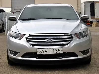 Ford Taurus · 2015 год