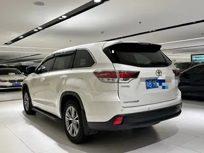 Toyota Highlander 2016, 71000 км, за 108000 CNY