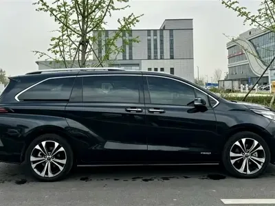 Toyota Granvia 2023, 75000 км, за 215000 CNY