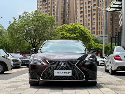 Lexus LS 2019, 70000 км, за 298000 CNY