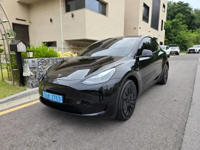 Tesla Model Y · 2023 год