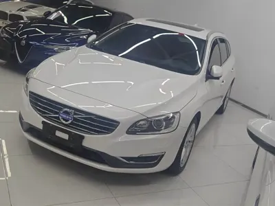 Volvo V60 · 2015 год