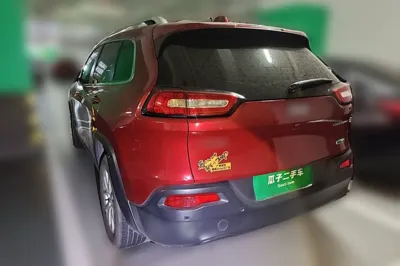 Jeep Cherokee 2016, 29000 км, за 52194.81 CNY