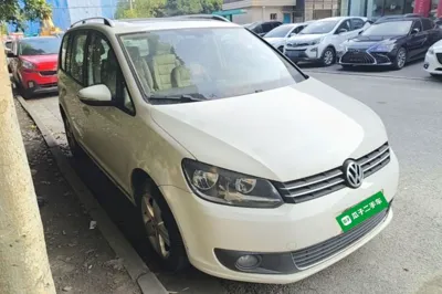 Volkswagen Touran 2015, 149700 км, за 44251.89 CNY
