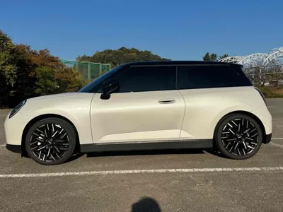 MINI Cooper 2024, 4500 км, за 40000000 KRW