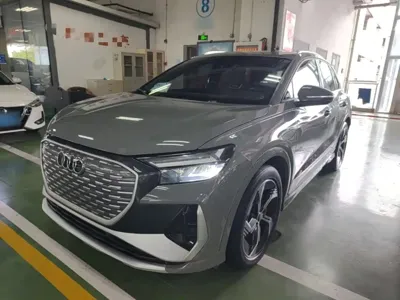 Audi Q4 e-tron · 2023 год