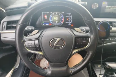 Lexus ES 2018, 114000 км, за 128707.99 CNY - фото 10