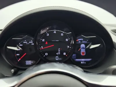 Porsche 718 2025, 5800 км, за 479799 CNY - фото 8