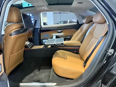 Audi A8 2025, 30000 км, за 838800 CNY - фото 12