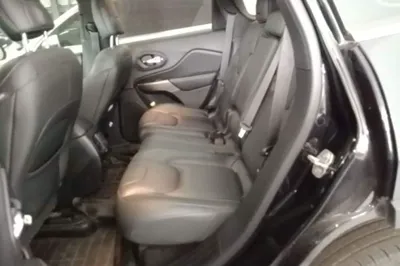 Jeep Cherokee 2019, 58400 км, за 70032.68 CNY - фото 20