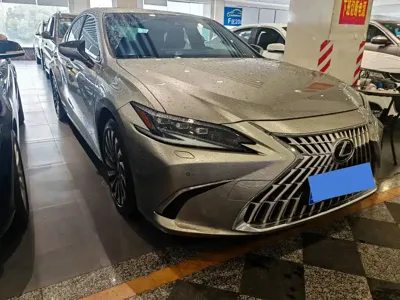 Lexus ES 2023, 92000 км, за 259800 CNY