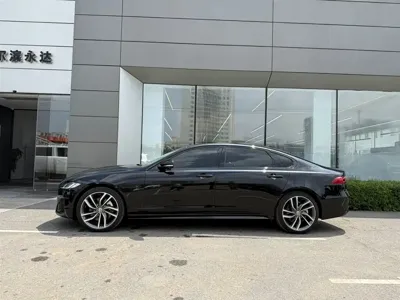 Jaguar XFL 2025, 10500 км, за 245799 CNY