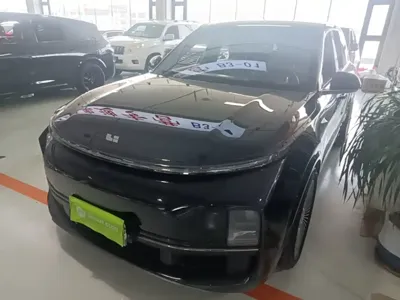 Li Auto Li L8 · 2023 год