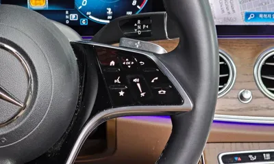 Mercedes-Benz E-Class 2021, 64476 км, за 34900000 KRW - фото 26