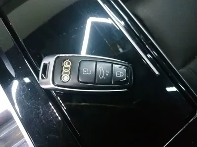 Audi A8 2019, 129900 км, за 299200 CNY - фото 17