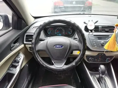 Ford Escort 2018, 103699 км, за 20800 CNY - фото 7