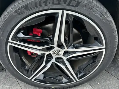 MG MG7 2023, 40000 км, за 88000 CNY