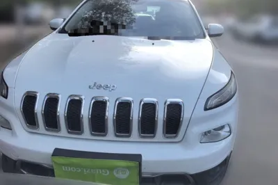 Jeep Cherokee 2017, 92600 км, за 42990.36 CNY