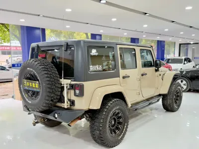 Jeep Wrangler 2016, 120000 км, за 96800 CNY - фото 7