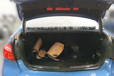 BMW 3 Series 2017, 139700 км, за 88909.86 CNY - фото 14