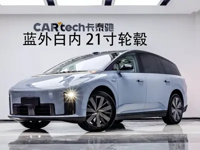 Li Auto 理想i8 · 2025 год