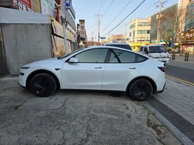 Tesla Model Y · 2025 год