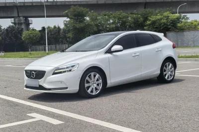 Volvo V40 2017, 68400 км, за 60528.17 CNY