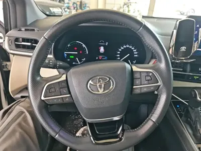 Toyota Sienna 2023, 72700 км, за 210100 CNY - фото 11