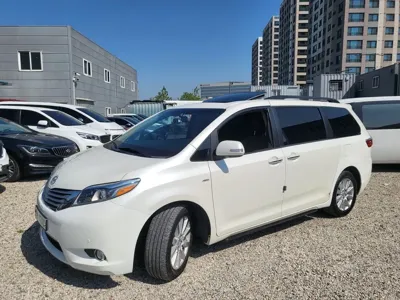 Toyota Sienna 2017, 127472 км, за 17800000 KRW