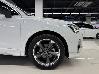 Audi Q3 2023, 47000 км, за 169000 CNY