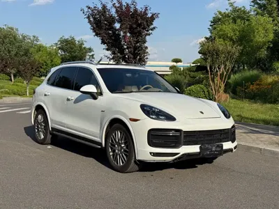 Porsche Cayenne 2013, 190000 км, за 98000 CNY