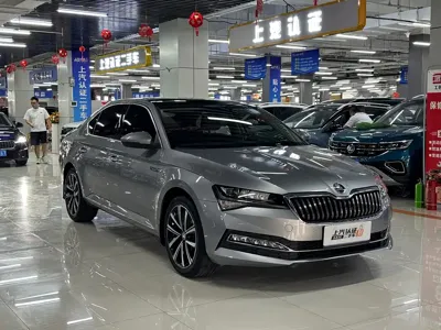 Skoda Superb 2023, 14000 км, за 146800 CNY