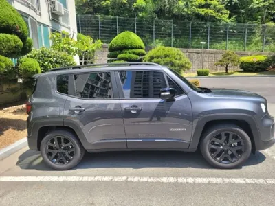 Jeep Renegade 2023, 3388 км, за 33800000 KRW