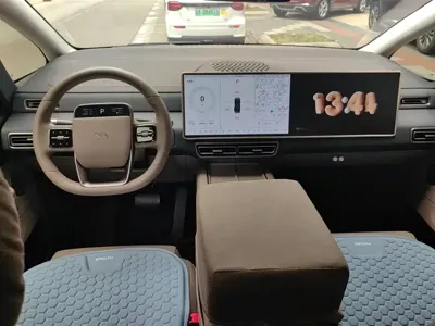 Li Auto Li MEGA 2025, 14700 км, за 478000 CNY - фото 12