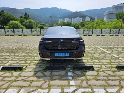 BMW i7 2024, 19500 км, за 140840000 KRW