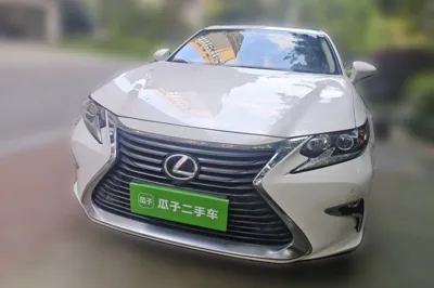 Lexus ES 2015, 81400 км, за 98051.52 CNY - фото 2