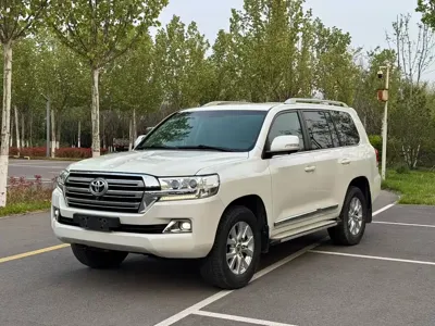 Toyota Land Cruiser 2020, 150000 км, за 443000 CNY