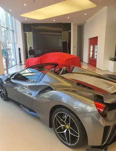 Ferrari 488 2020, 700 км, за 999990000 KRW