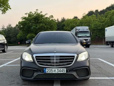 Mercedes-Benz S-Class · 2015 год