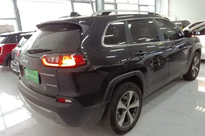 Jeep Cherokee 2019, 58400 км, за 70032.68 CNY - фото 6