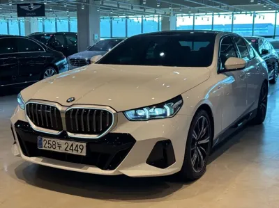 BMW 5-Series · 2024 год