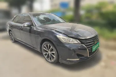 Toyota Crown 2018, 60100 км, за 122764.53 CNY
