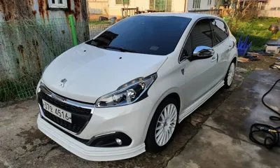 Peugeot 208 · 2017 год