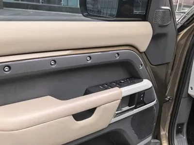 Land Rover Defender 2020, 83000 км, за 438000 CNY - фото 8