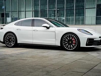 Porsche Panamera 2024, 18000 км, за 808800 CNY