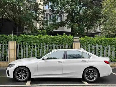 BMW 3 Series 2020, 110000 км, за 99800 CNY