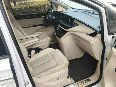 Buick GL8 2023, 133500 км, за 173800 CNY - фото 8