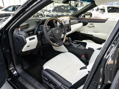 Lexus ES 2025, 11000 км, за 372600 CNY - фото 9