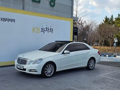 Mercedes-Benz E-Class · 2012 год