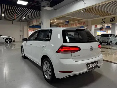 Volkswagen Golf 2018, 83000 км, за 43800 CNY